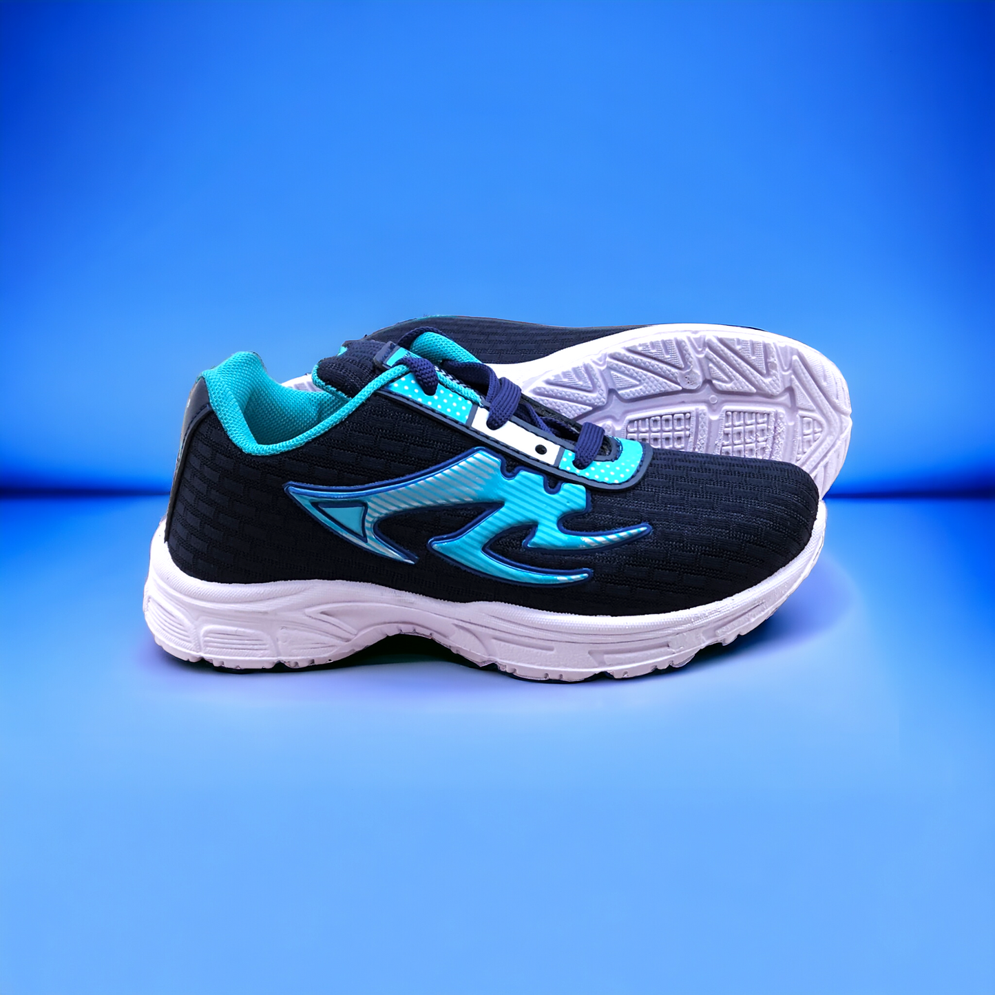 Crab Craze: Blue Sports Shoes for Little Explorers!